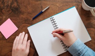 形容水流得慢的成语（形容水流得慢的成语有哪些）