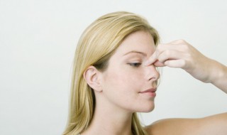 鼻梁有痣好不好（鼻尖长痣好不好）