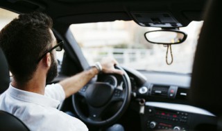 新手如何提高开车技术（新手如何提高开车技术技巧）