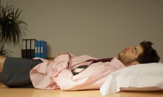 梦见被一只狗追着咬什么征兆 梦见自己被一只狗追赶