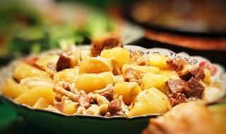 土豆焖排骨怎么做好吃 土豆焖排骨怎么做好吃 简单做法