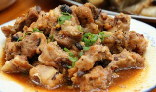 新鲜排骨怎么炖做好吃（家常炖排骨的做法最简单）