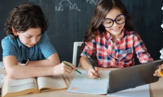 盐怎么组词（屹组词）