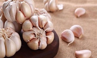 白酒泡大蒜怎么吃壮阳 白酒泡大蒜怎么吃壮阳效果好