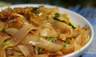 炒面皮怎么炒好吃（绿豆芽炒面皮怎么炒好吃）