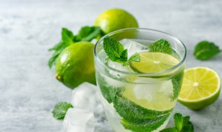 柠檬树掉叶子一碰就掉怎么办（柠檬树掉叶子正常吗）