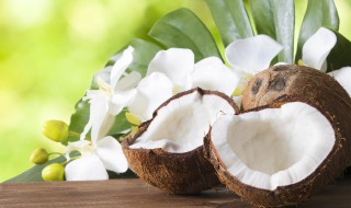 椰子里的椰肉怎么吃 椰子里的椰肉怎么吃才好吃