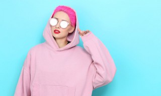 卫衣里面一直掉毛怎么办（卫衣里面一直掉毛怎么办啊）