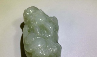 有裂痕的玉要怎么养 有裂痕的玉值钱吗