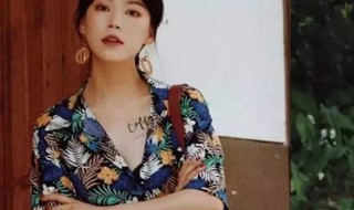 花衬衫怎么搭配 小碎花衬衫怎么搭配