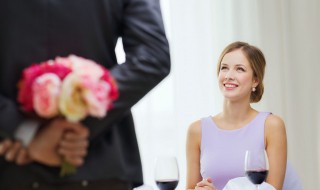 第一次和相亲女约会需要什么礼物（第一次和相亲女约会需要什么礼物给她）