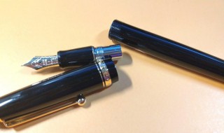 钢笔墨水怎么装上去 新钢笔第一次装墨囊