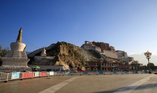 拉萨布达拉宫海拔多少米(拉萨布达拉宫海拔多少米以上)