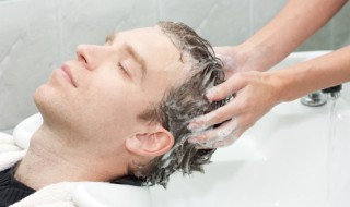 洗头发的最佳时间（一天洗头发的最佳时间）