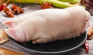 海带炖猪蹄怎么做好吃（海带炖猪蹄什么时候放海带）