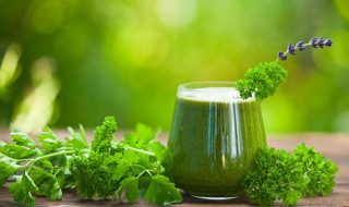 芹菜汁的功效与作用 芹菜汁的功效与作用禁忌