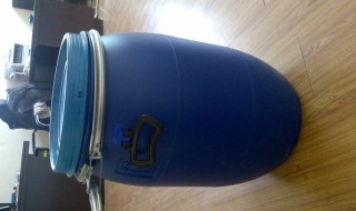 液压油桶盖子打开技巧(液压油桶盖怎么打开)