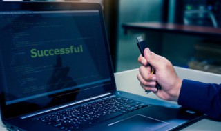 电子计算机的工作原理可概括为（计算机是由什么和什么组成的）