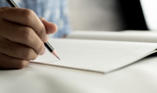 争先恐后的反义词是什么（争先恐后的反义词是什么词）