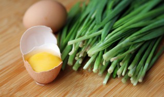 鸡蛋不能跟什么一起吃（鸡蛋不能跟什么一起吃早餐）