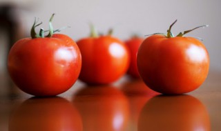 西红柿不能跟什么一起吃 西红柿不能跟什么一起吃香哈