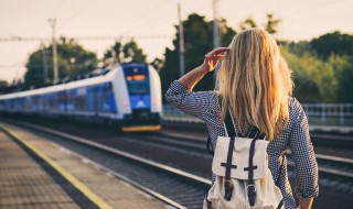 女人梦到和家人旅游（女人梦到和家人旅游景色美）
