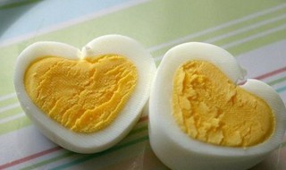 宝宝可以吃没煮熟的鸡蛋吗(宝宝可以吃没熟透的鸡蛋吗)