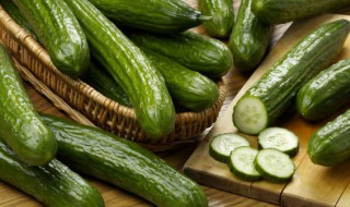 刀拍凉拌黄瓜快速做法（刀拍凉拌黄瓜怎么做好吃视频教程窍门）