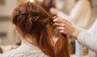 头发染什么颜色显皮肤白 头发染什么颜色显皮肤白显年轻