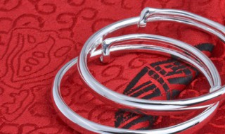 银镯子戴哪个手好（银手镯戴哪边）