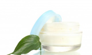 多涂乳液用保鲜膜包上脸好吗（乳液擦脸用保鲜膜包上能补水吗?）