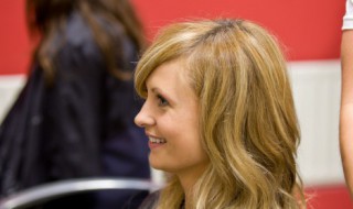 染发爆顶怎么办（染发爆顶怎么办 可以重染吗?）