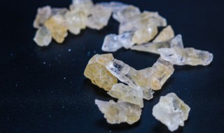 多晶冰糖和单晶冰糖哪个好（多晶冰糖和单晶冰糖哪个更健康）