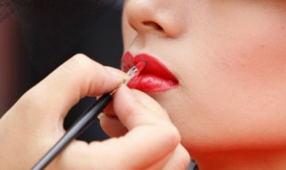 新的唇刷要用温水泡多久 新的唇刷要用温水泡多久才好