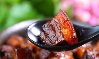 土豆红烧肉的做法家常 土豆红烧肉的做法家常简单