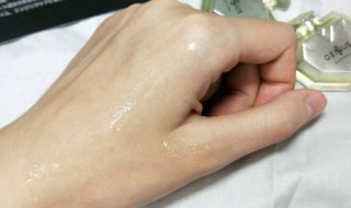 美容液在哪个步骤使用(美容液该怎么用)