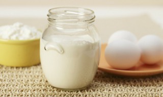 玻璃杯可以放微波炉加热牛奶吗 普通玻璃杯可以放微波炉加热牛奶吗