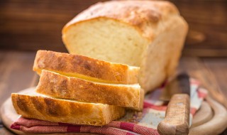 面包放冰箱里能保存几天（面包冷藏还是常温好）