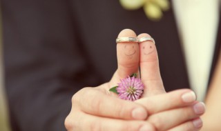 左手食指上戴戒指什么意思（左手食指戴戒指什么意思女生）