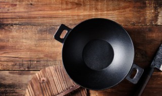 不粘锅怎么洗（不粘锅怎么洗油垢）