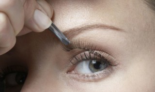 接完睫毛多久可以碰水（接完睫毛多久可以碰水洗澡）