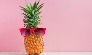 菠萝为什么要用盐水泡一下呢 菠萝为什么要拿盐水泡一下