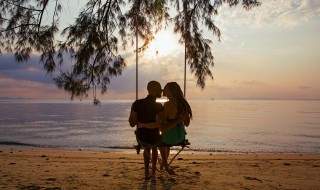 光棍节情侣怎么过（光棍节情侣怎么过的说说）