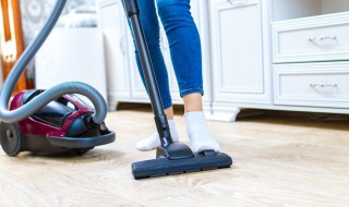 地板有油怎么清理干净（地板上总感觉油乎乎的怎么办）