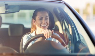 米色安全带脏了如何洗（米色安全带脏了怎么洗）