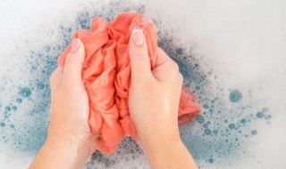 衣服上的水晶泥如何洗掉 衣服上水晶泥怎么弄掉