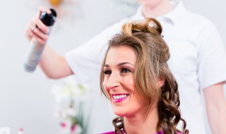 发胶和定型喷雾的区别 男士发型定型用什么最自然