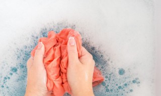 柔顺剂能当洗衣液用吗（柔顺剂可以和洗衣液一起用吗）