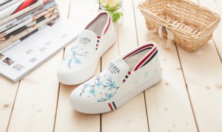 白鞋被84烧黄了怎么弄白（鞋子边的橡胶发黄要怎么处理）