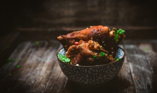 腊猪蹄怎么做才好吃（卤猪蹄的做法）